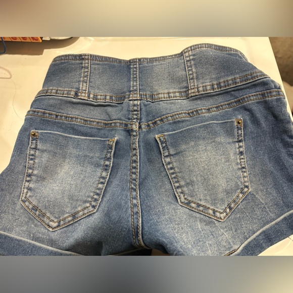 No boundaries Sz 1 juniors shorts - Picture 2 of 3